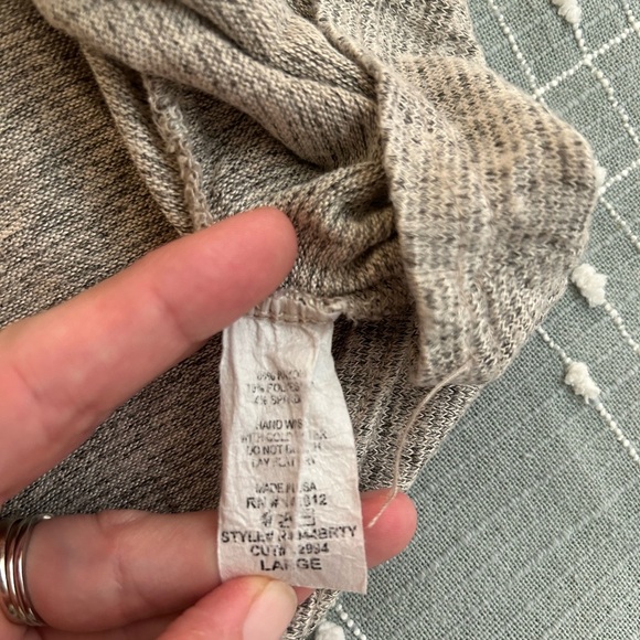 Gyft Gray Women's Top with ruffle sleeves size L - Picture 5 of 6